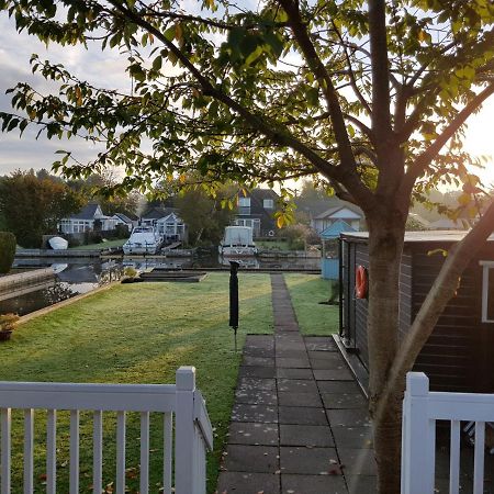 The Willows Wroxham Bagian luar foto