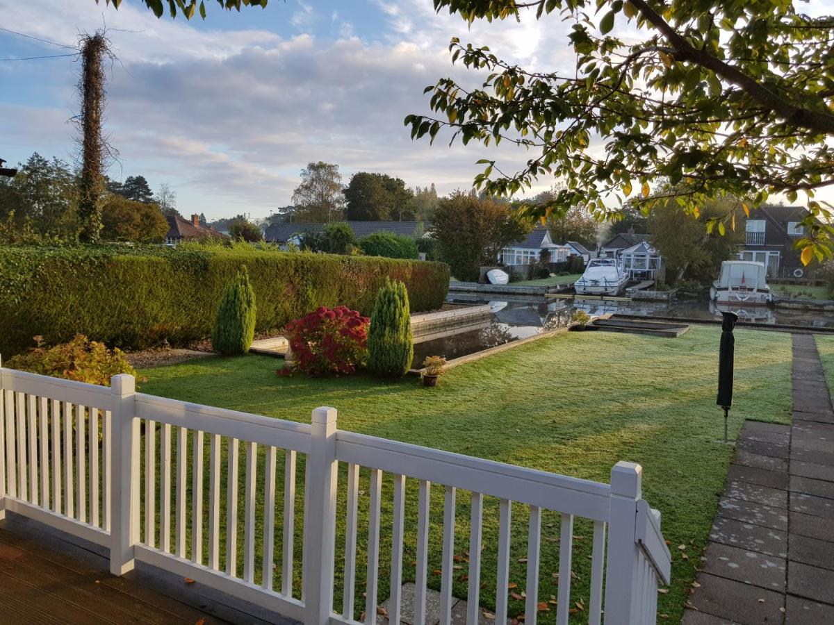 The Willows Wroxham Bagian luar foto