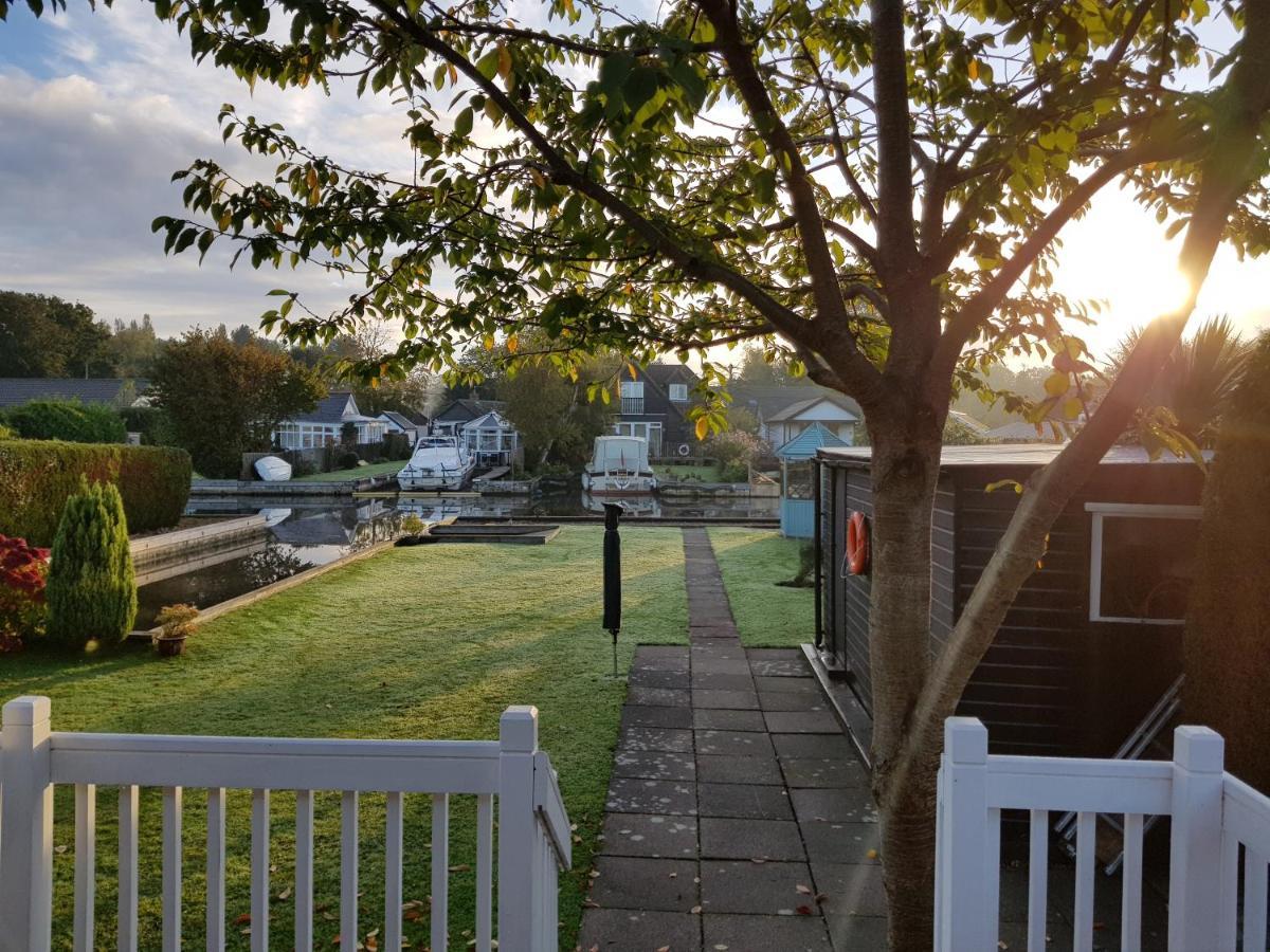 The Willows Wroxham Bagian luar foto