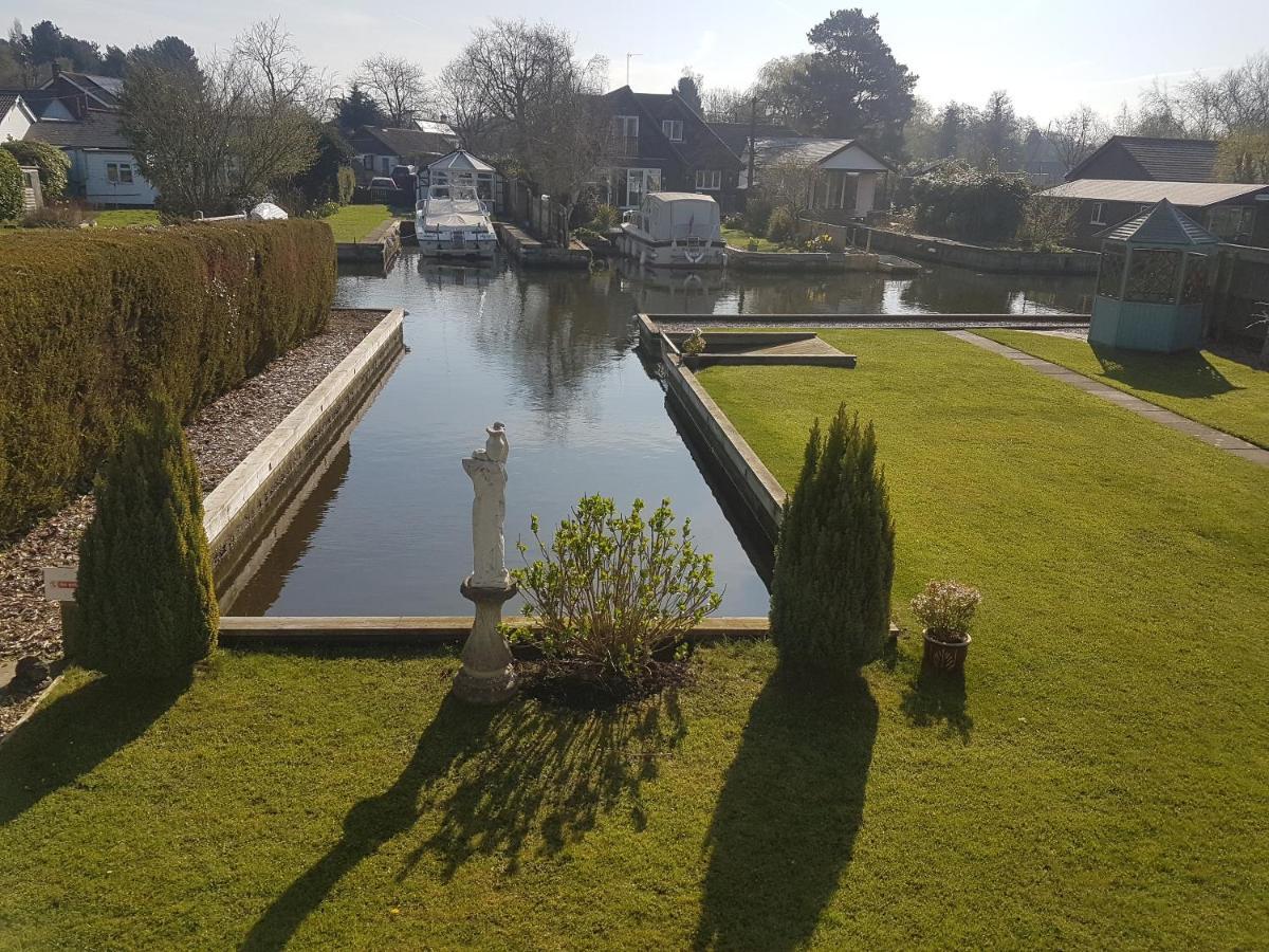 The Willows Wroxham Bagian luar foto