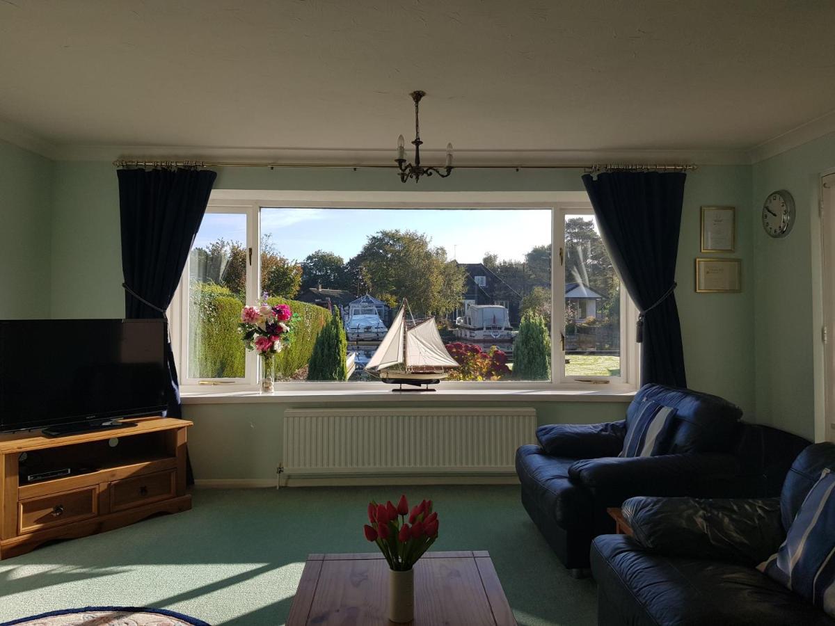 The Willows Wroxham Bagian luar foto